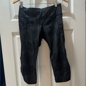Lululemon crop leggings - size 6